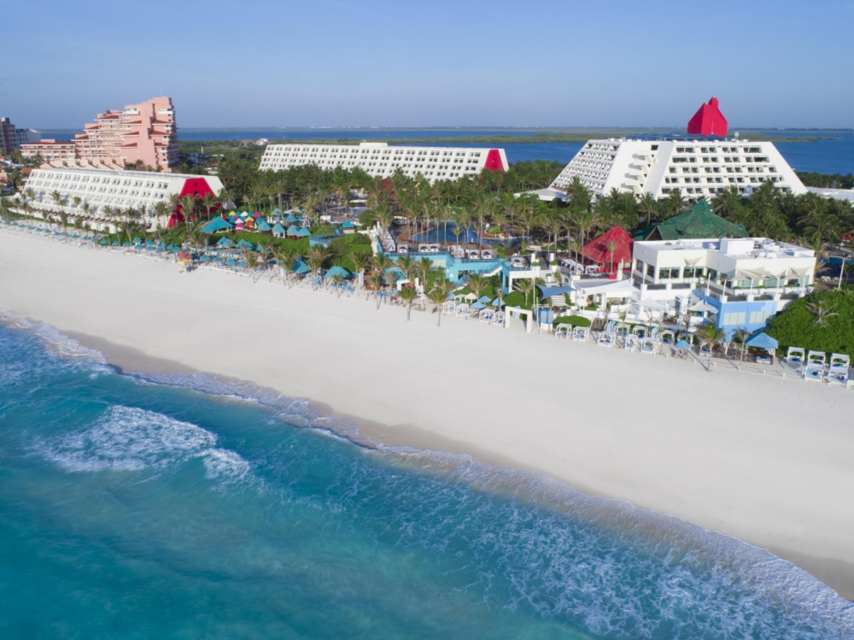 The Pyramid Cancun By Oasis Exterior photo Aerial view of the resort