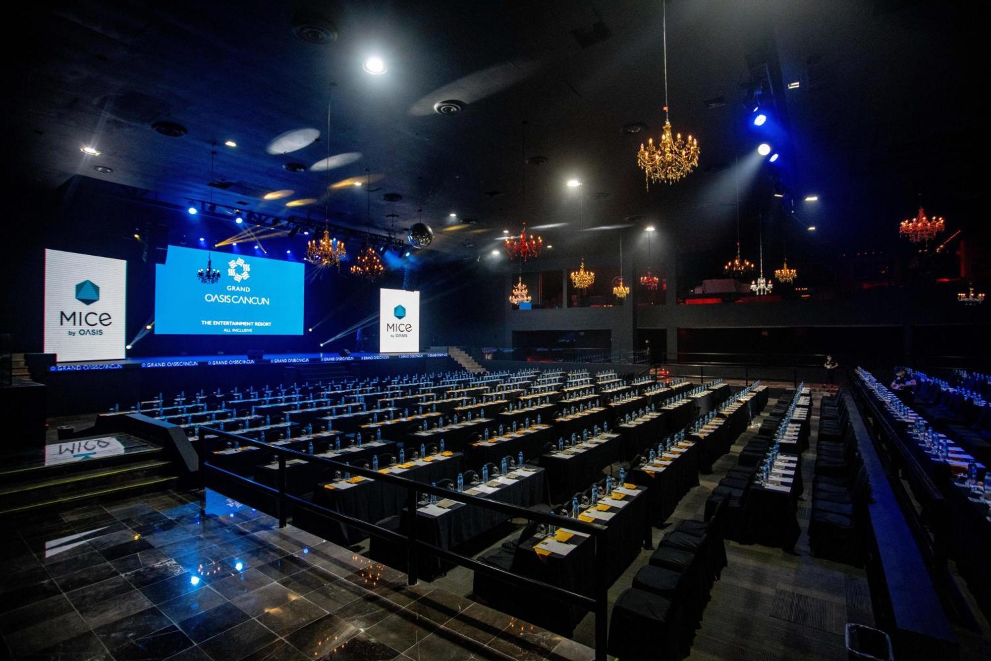 The Pyramid Cancun By Oasis Exterior photo The Auditorium