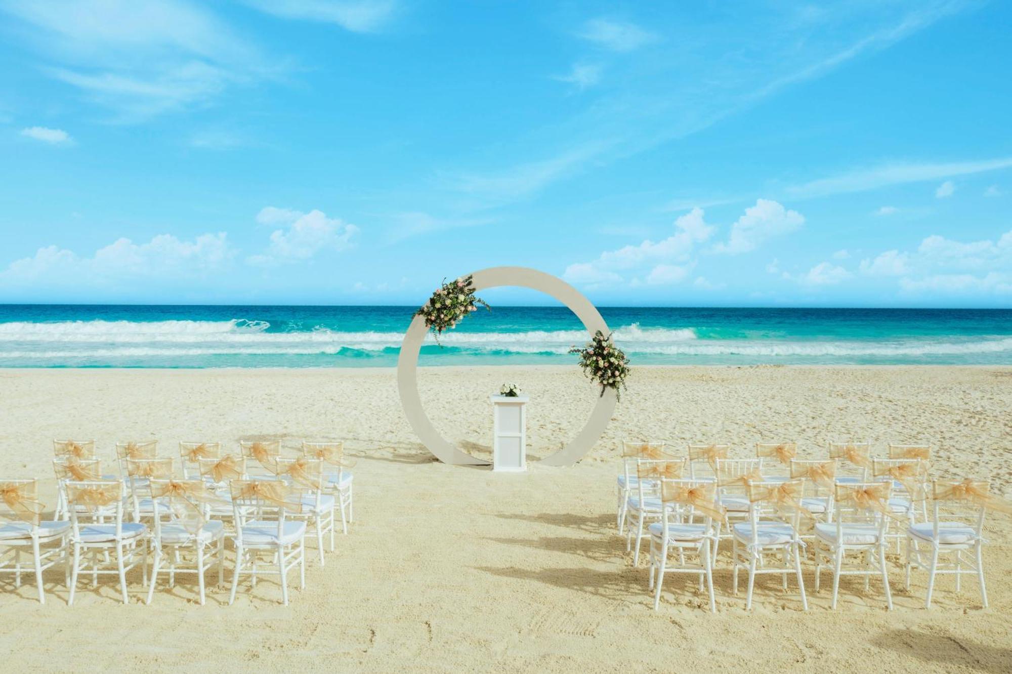The Pyramid Cancun By Oasis Exterior photo Beach wedding