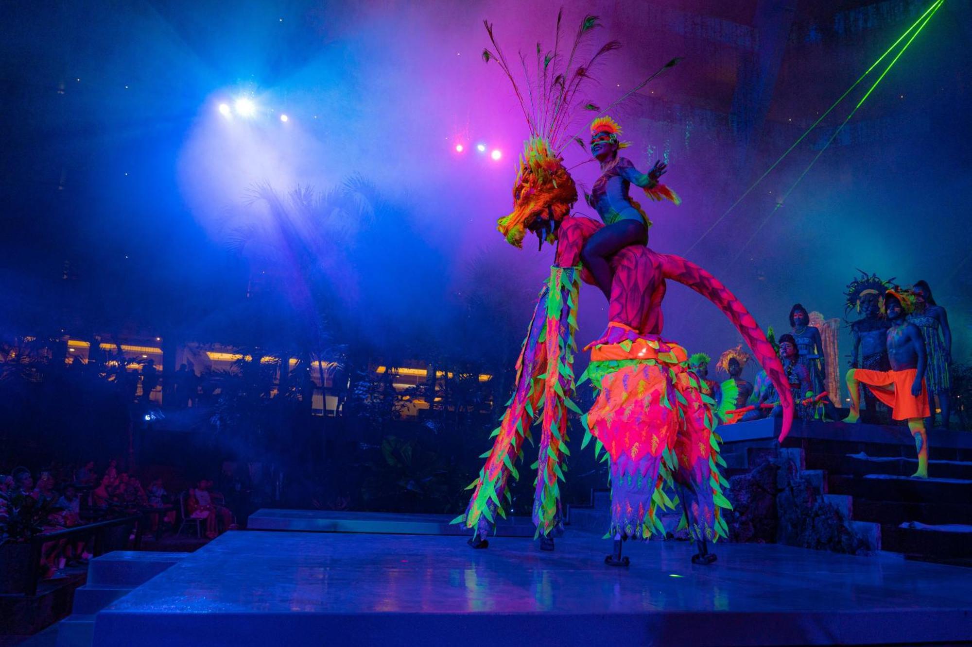 The Pyramid Cancun By Oasis Exterior photo The 2013 Carnival of the Roses