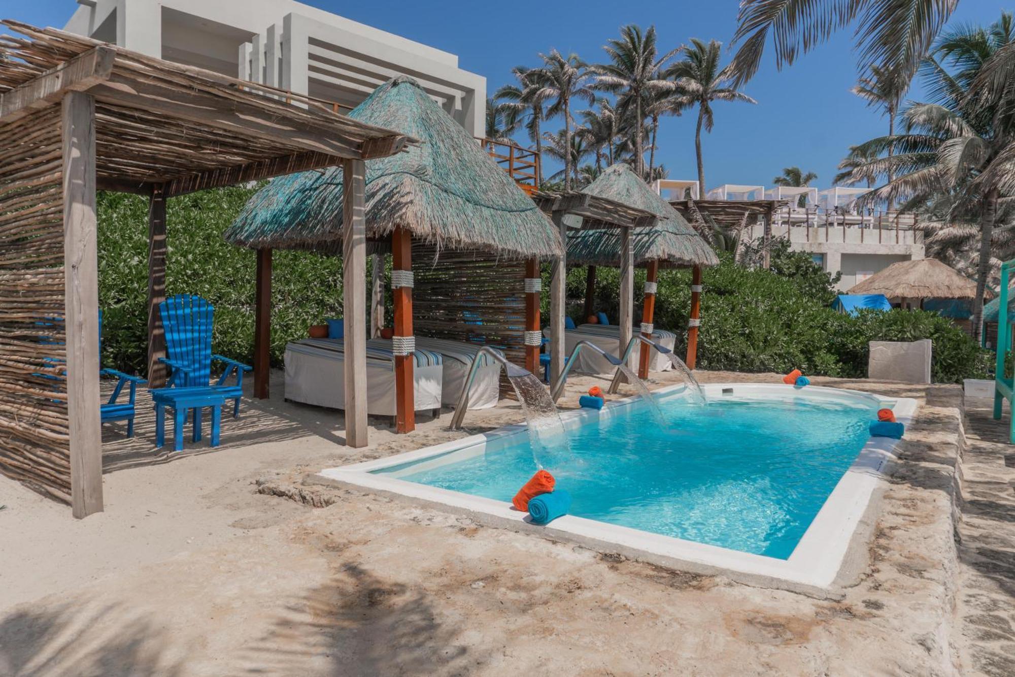 The Pyramid Cancun By Oasis Exterior photo