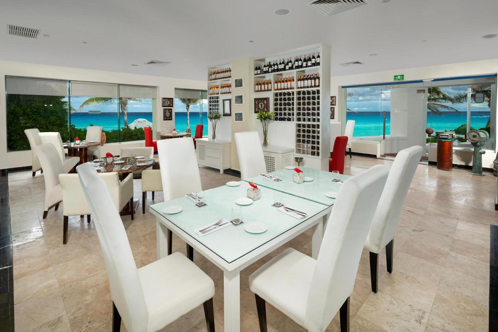 The Pyramid Cancun By Oasis Exterior photo Restaurant