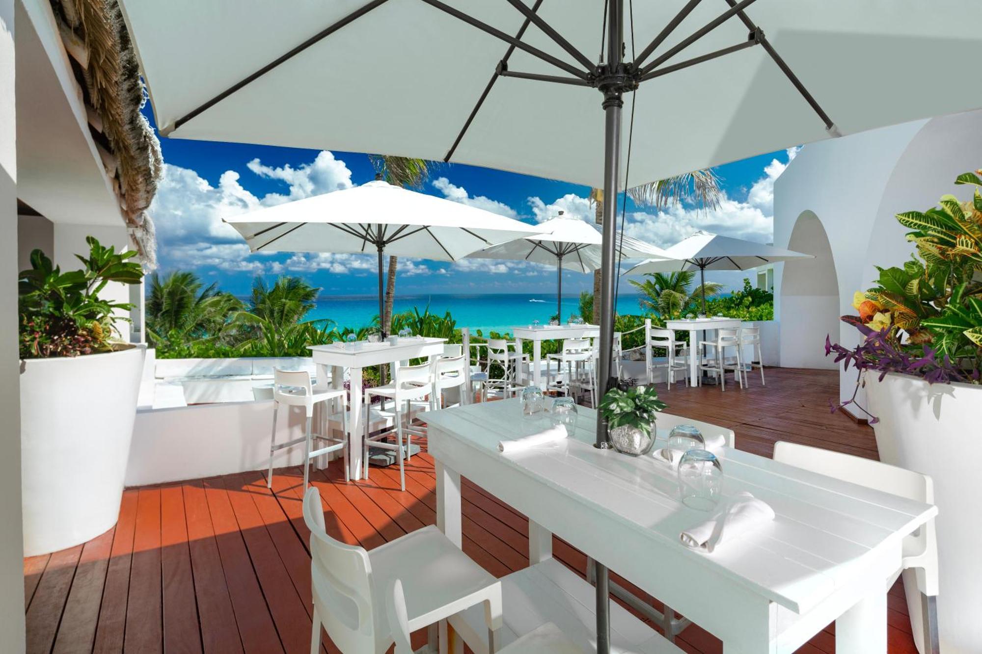 The Pyramid Cancun By Oasis Exterior photo The restaurant