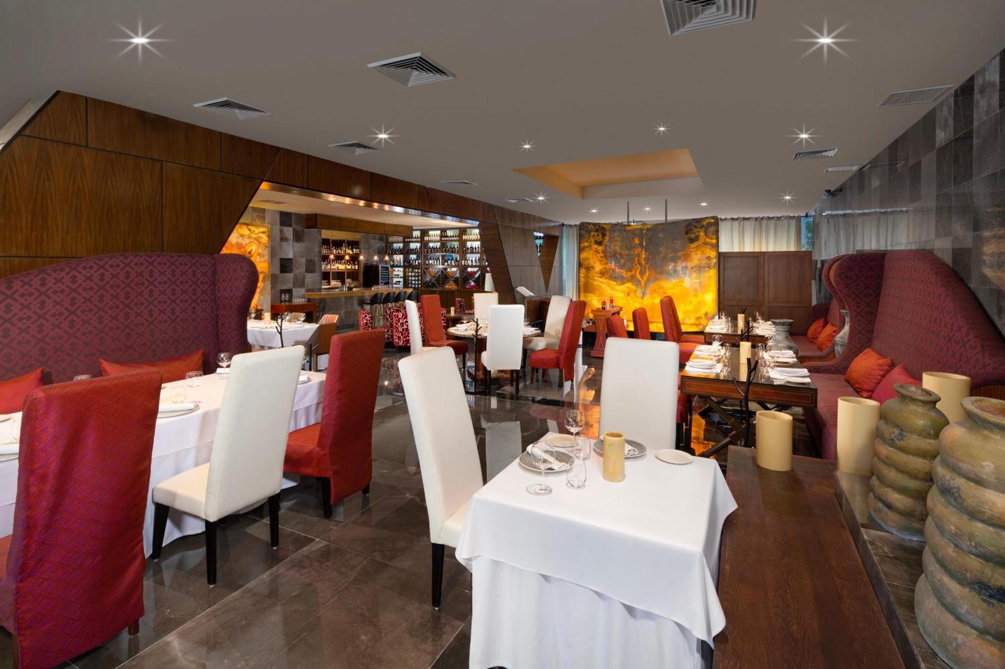 The Pyramid Cancun By Oasis Exterior photo Interior of the restaurant