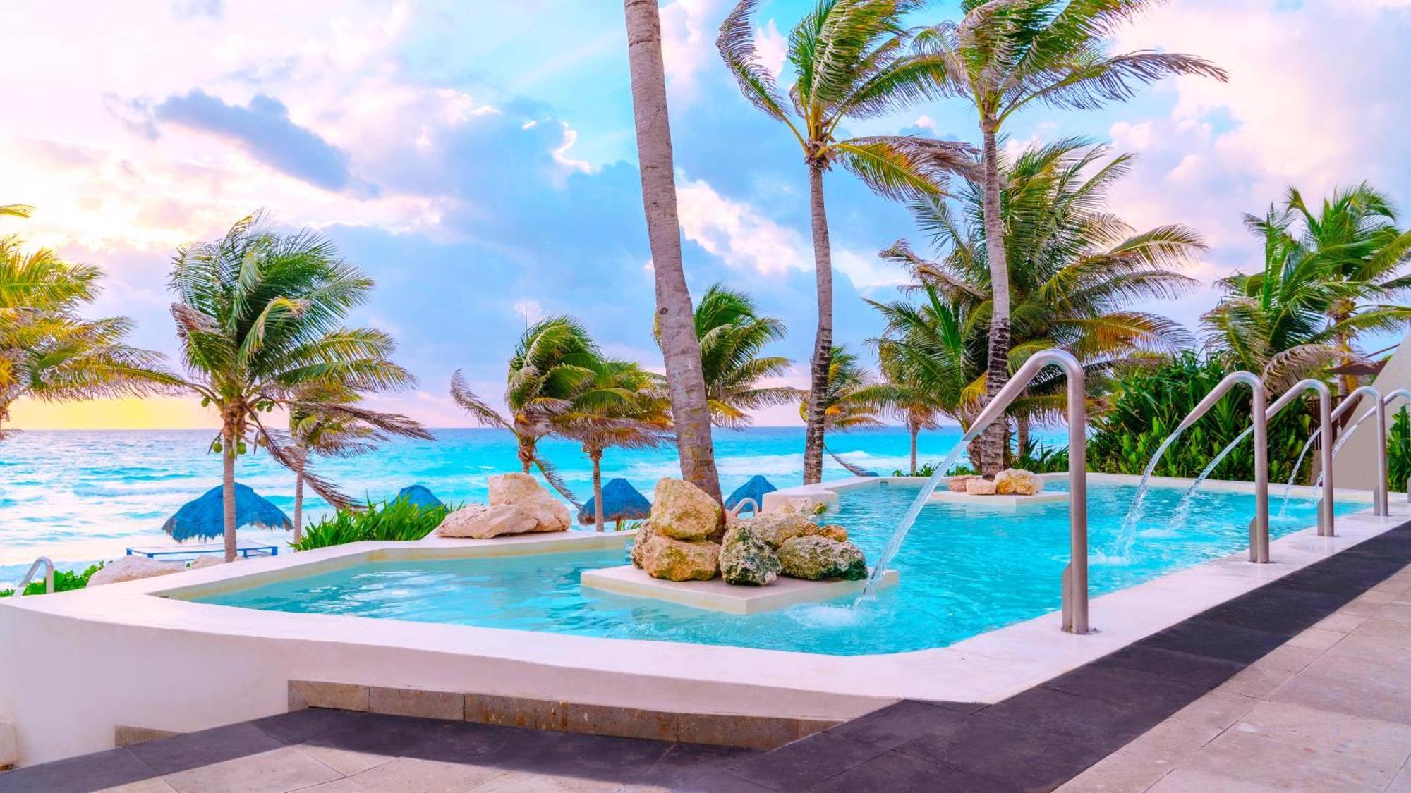 The Pyramid Cancun By Oasis Exterior photo Infinity pool at the beach