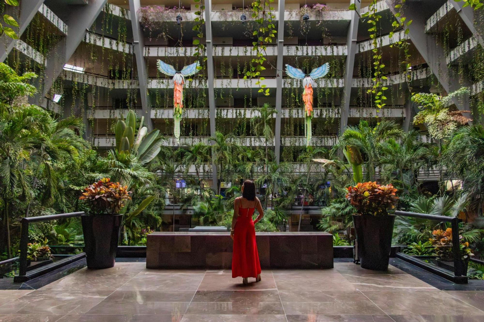 The Pyramid Cancun By Oasis Exterior photo The interior of the hotel
