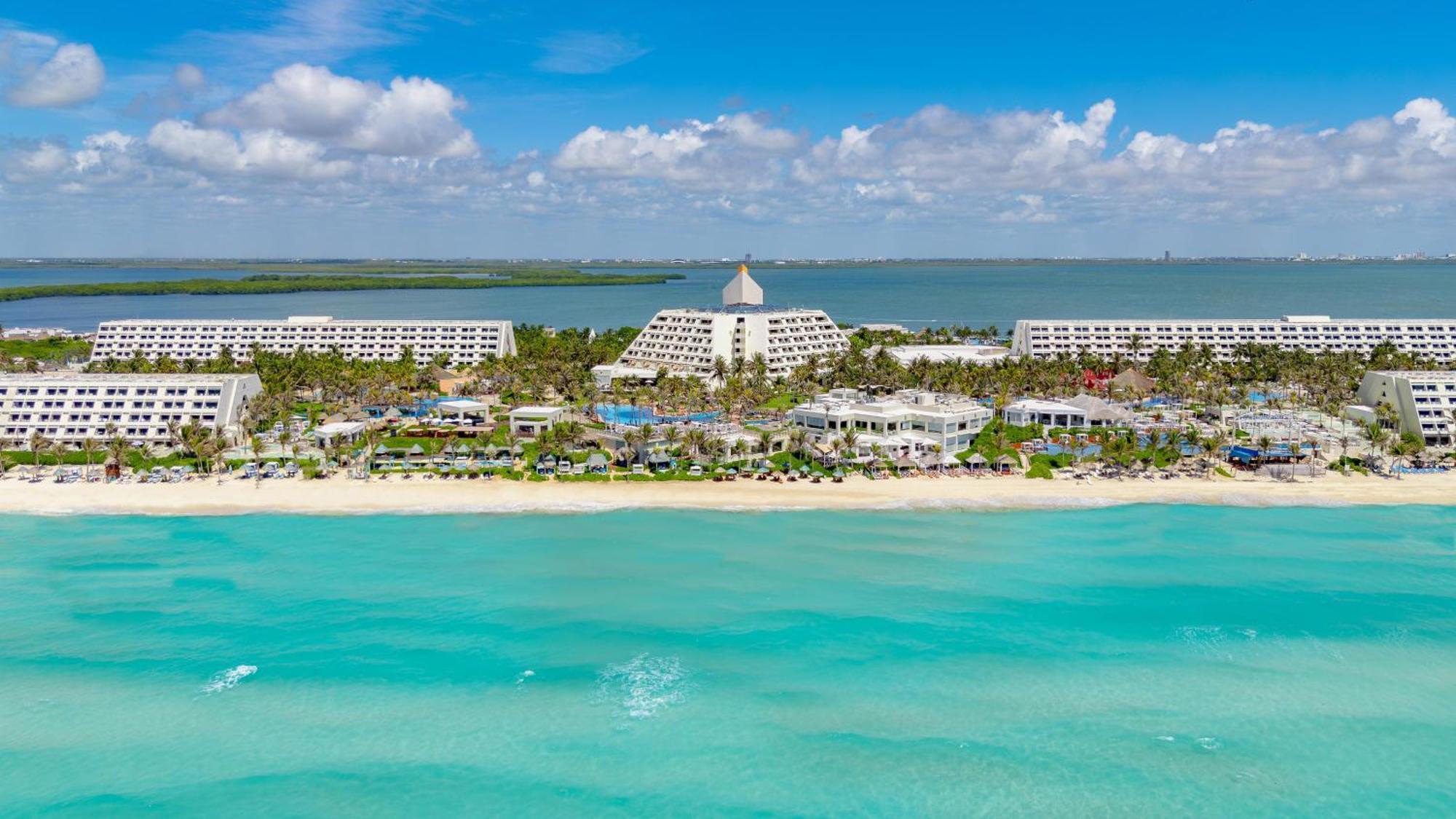 The Pyramid Cancun By Oasis Exterior photo Aerial view of the resort